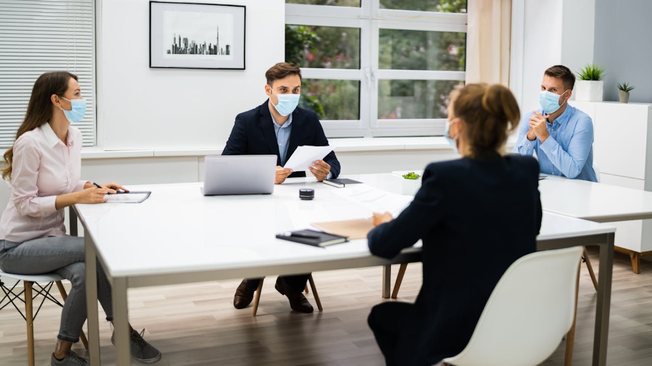 Gastvrijheid tijdens corona: 'FM meer sfeerbeheerder, dan politieagent'