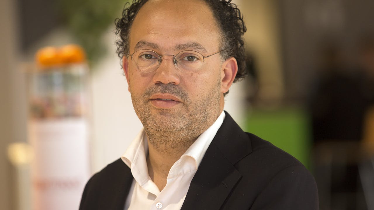 Kilian Wawoe: ‘Voer coaching- in plaats van beoordelingsgesprekken’