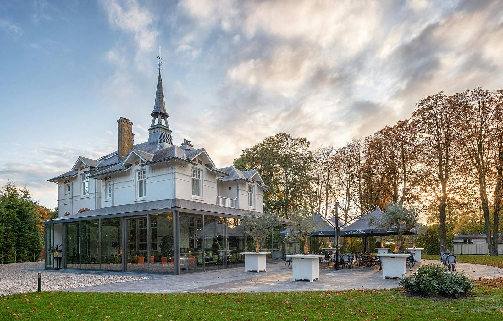 Bij de opgeknapte Westervilla kun je eten en slapen in de natuur