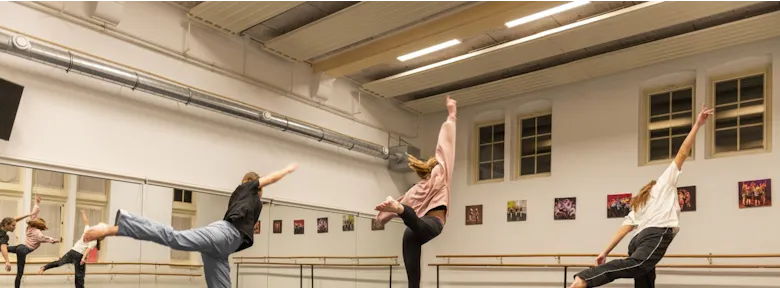 348: Choreografie groep Modern – Dans, Creëer, Vertel