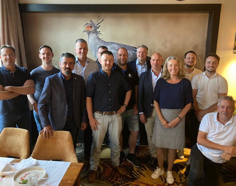 ondernemers en Rijnvicus collega's vieren start van leerwerktraject