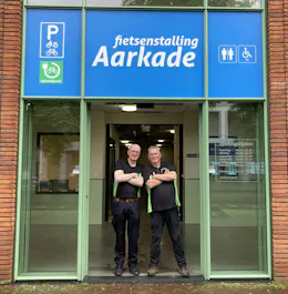 medewerkers voor fietsenstalling Aarkade