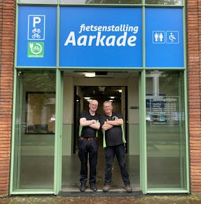medewerkers voor fietsenstalling Aarkade