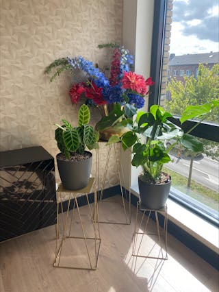 Standaard met bloemen