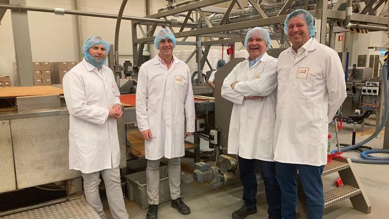 v.l.n.r: Rudmer Heerema (VVD), Geert-Jan Zandbergen (Commercieel directeur Bolletje), Thijmen Peter de With (Voorzitter VBZ), Theo Heere (Directeur VBZ)