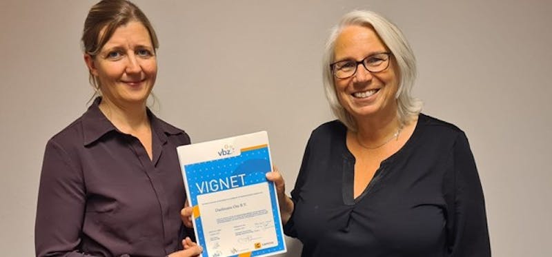 v.l.n.r. Gwenn van Stipdonk (locatiemanager Daelmans Oss), Annemarie Timmermans (Vignet-auditor)