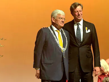 Theo Heere (directeur VBZ) ontvangt koninklijke onderscheiding