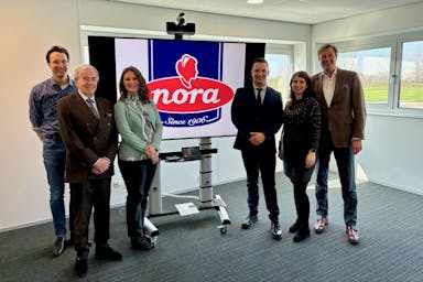 Kamerlid op werkbezoek bij Banketbakkerij Nora