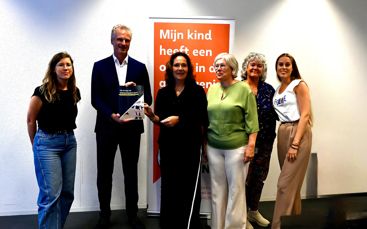 Exodus overhandigt praktische gids kinderparticipatie aan JC Zaanstad