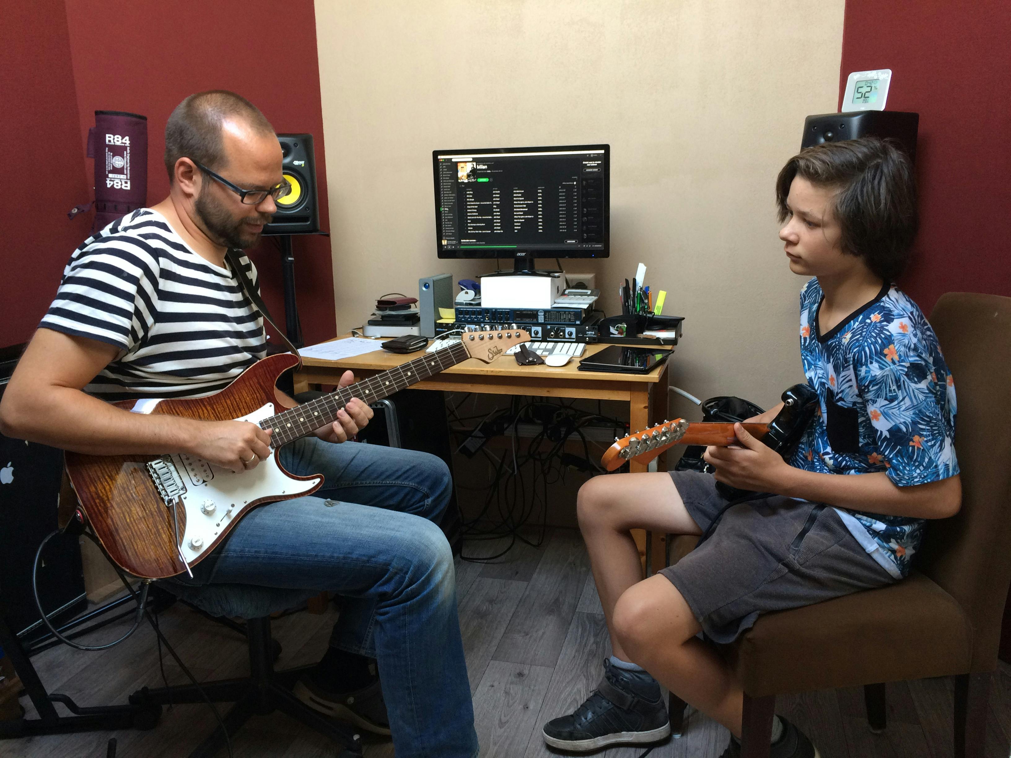 Tobias Plansoen - Gitaardocent & Bandcoach