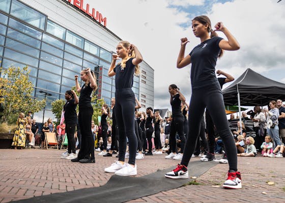 Succesvolle aftrap van het nieuwe culturele seizoen tijdens Openingsfestival op het Rijnplein