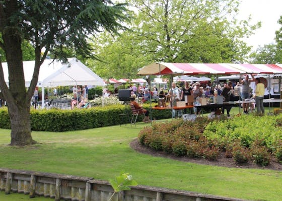 Kunstmarkt Kunst en Groen in Boskoop op 2e Pinksterdag
