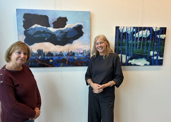 Nieuwe expositie van lokale kunstenaars in werkkamers Alphens gemeentebestuur
