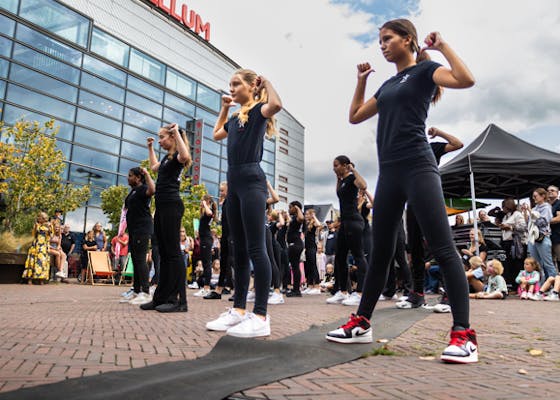Bomvol programma tijdens culturele opening & straatmuzikantenfestival op 31 augustus