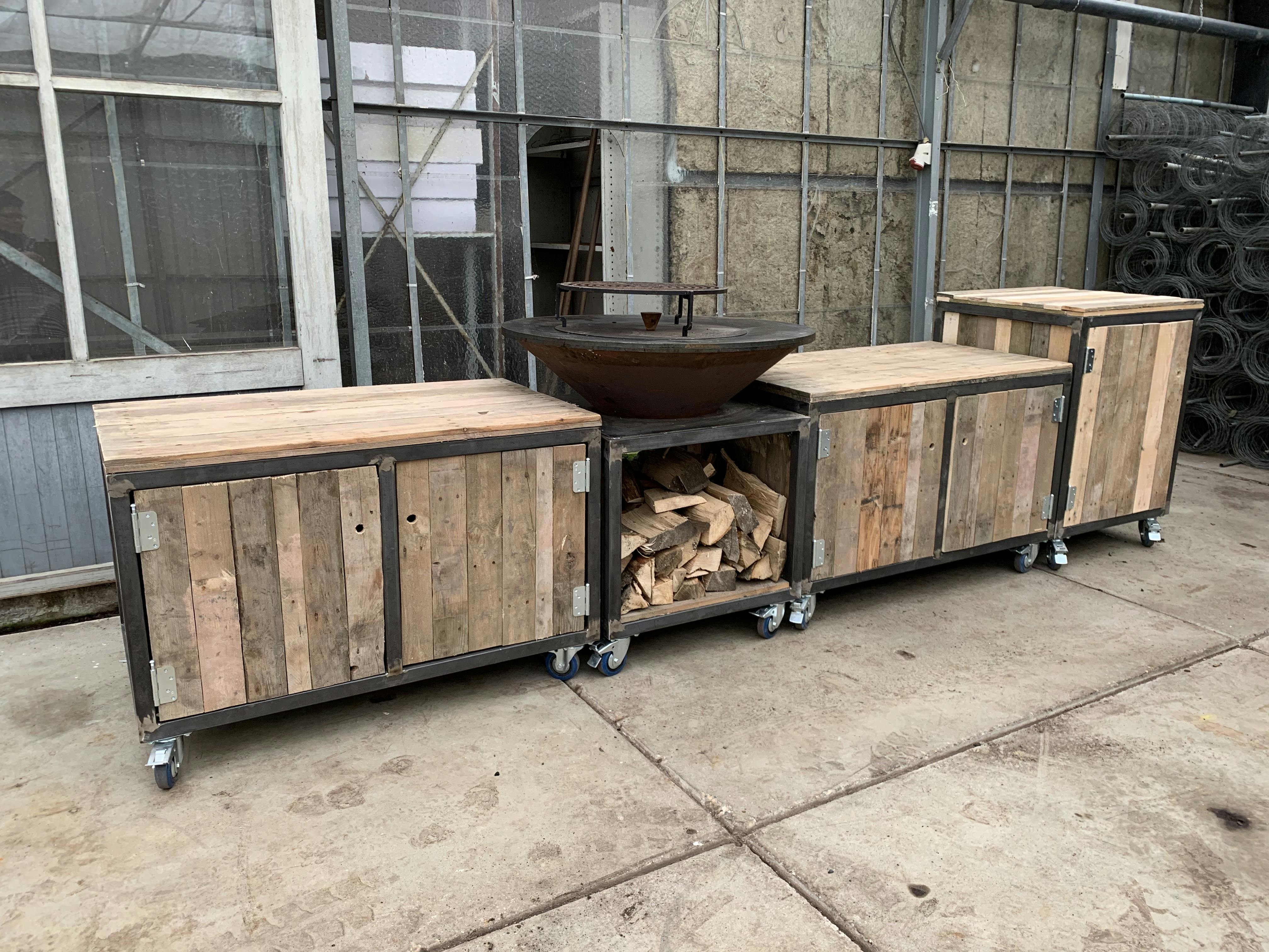 Ofyr meubels € 35,00 per meubel