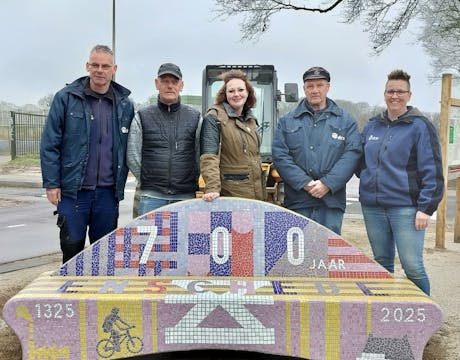 Een bankje dat verbindt – Mozaïekbank Het Lonneker Steumke | Enschede700