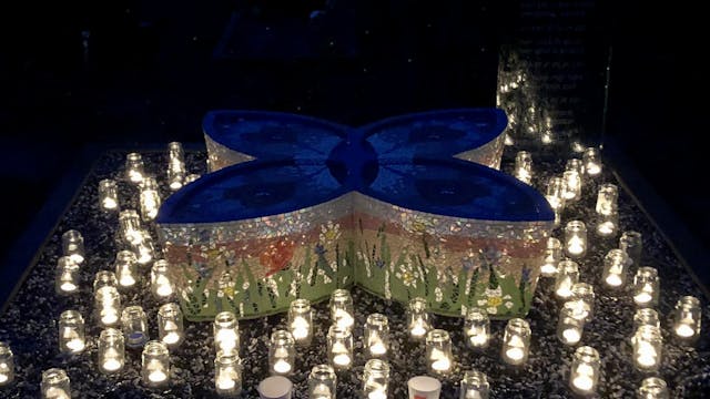 Gemozaïekte vlinder ter herdenking aan de overleden kinderen in Nieuwkoop