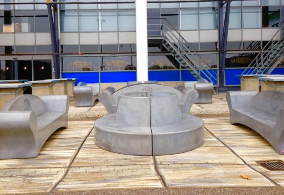 betonnen-banken-voor-voetbalvereniging