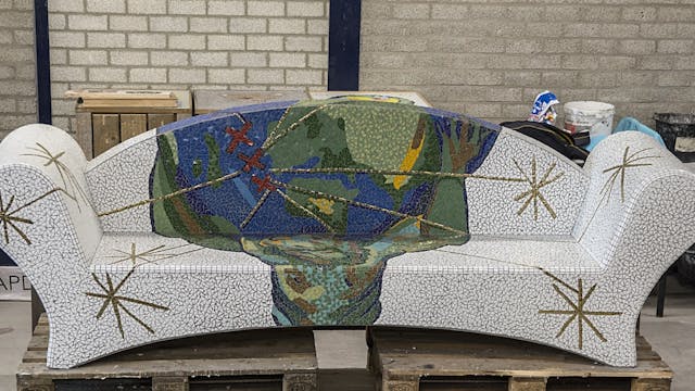 Betonnen banken en obstakels beschermen