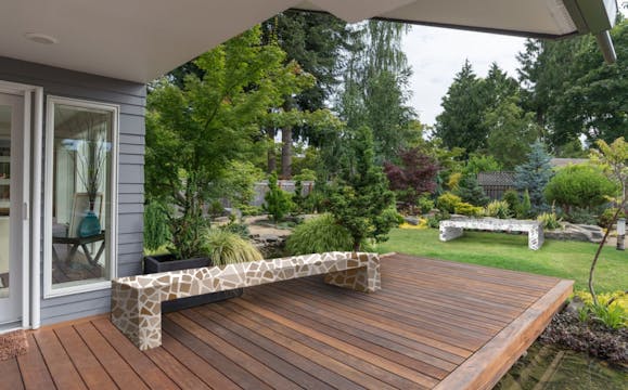 Een betonnen tuinbank maakt jouw tuin exclusief