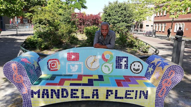 3 prachtige mozaïekbanken voor het Mandelaplein in Den Haag