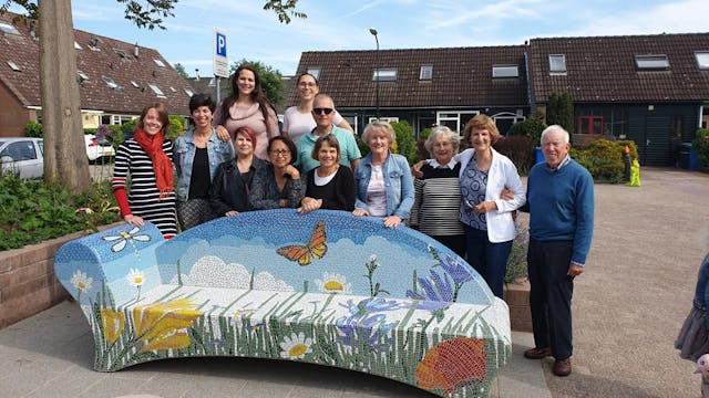 Prachtige mozaïekbank voor Leidschendam