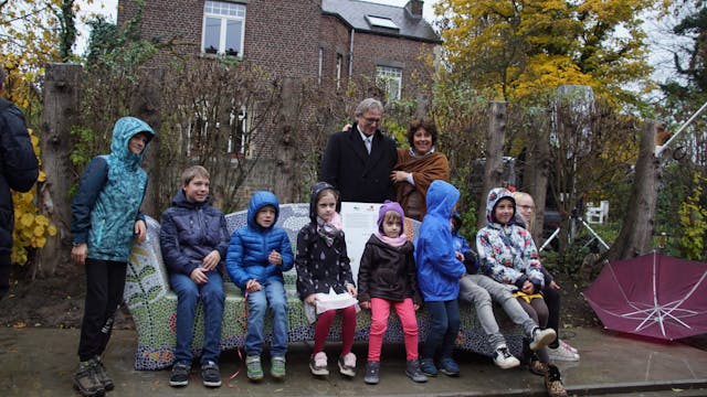 Grensoverstijgende bank met een bijzonder verhaal in Moelingen