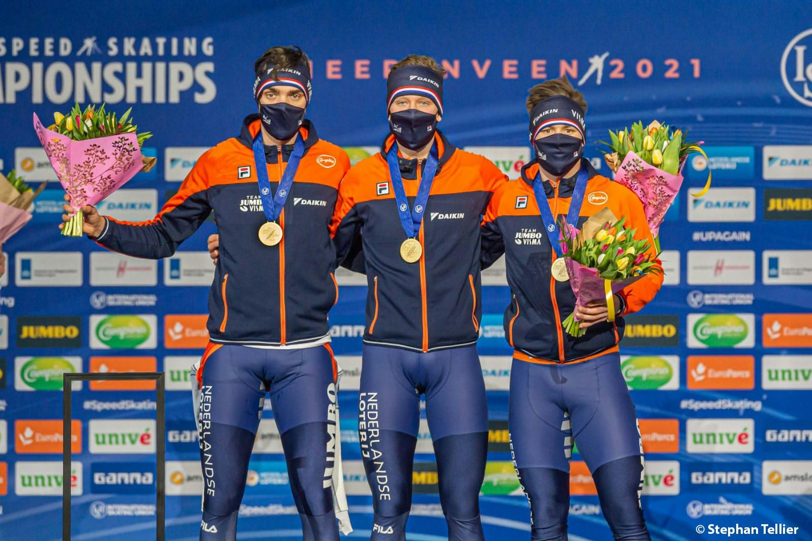 Beau Snellink pakt met zijn team goud tijdens de ploegenachtervolging!